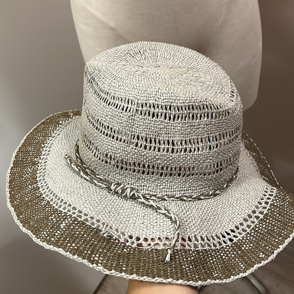 AMERICAN Eagle Outfitters 100% Paper Hat - Picture 5 of 15